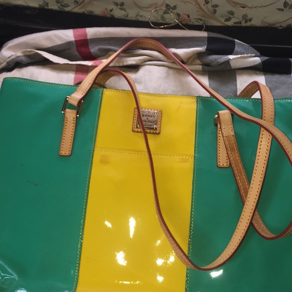 Dooney and Bourke patten leather and leather handle bag - Picture 3 of 9